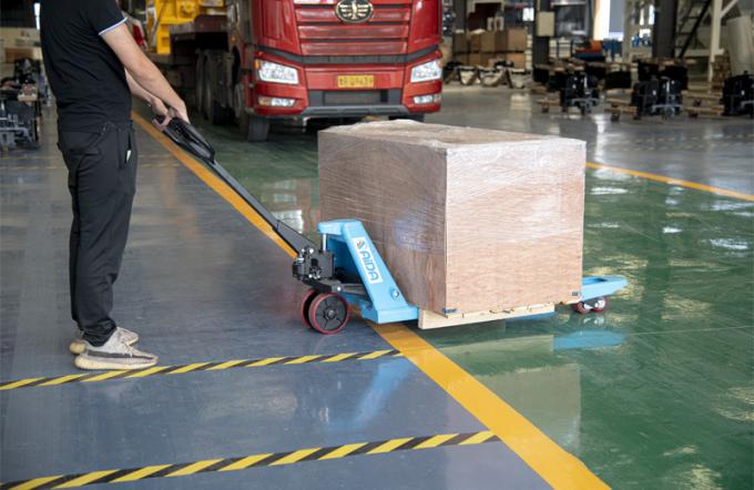 Máy tải pallet bằng tay thủy lực 2000kg Blue Powder Coated Finish 4